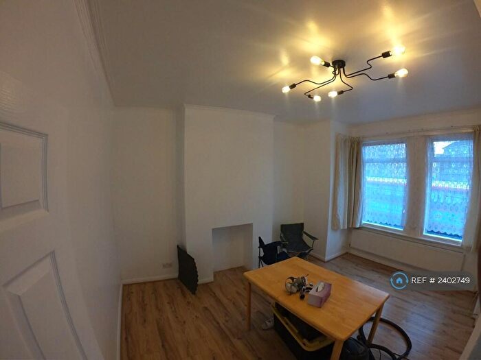 2 Bedroom Flat To Rent In Westhendon Broadway, London, NW9