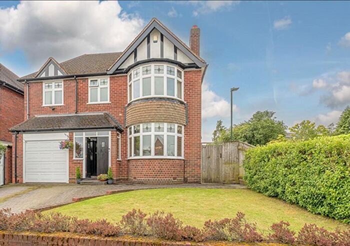4 Bedroom Detached House For Sale In Knightlow Road, Birmingham, B17