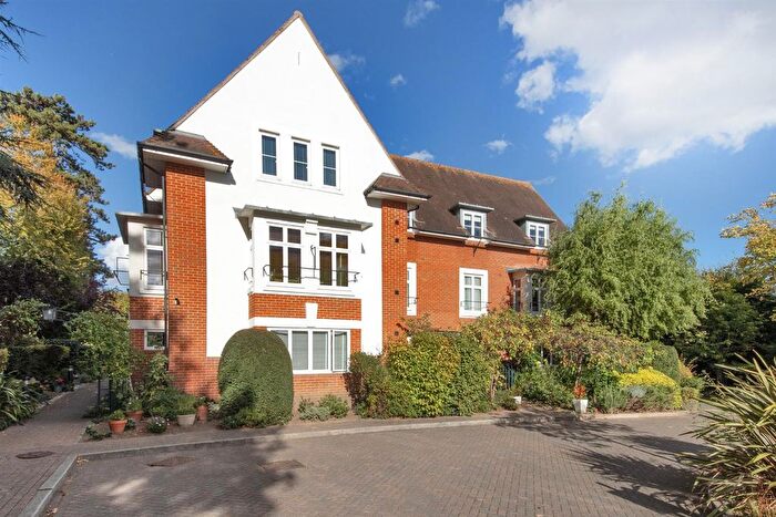 2 Bedroom Flat For Sale In Hildenfields, Tonbridge, TN10
