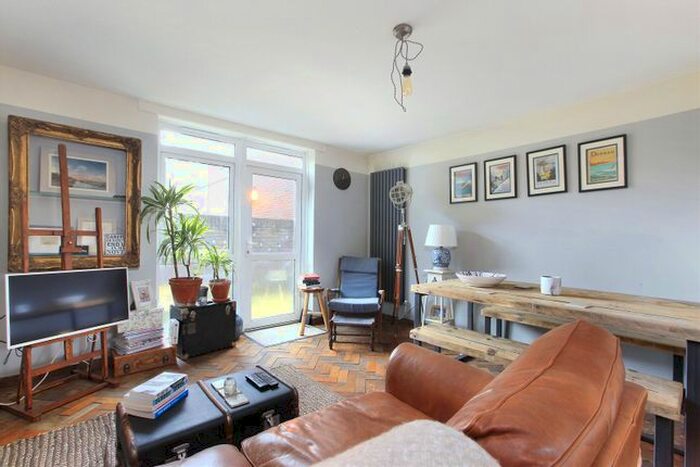 1 Bedroom Flat To Rent In Fawcett Close, Battersea, SW11