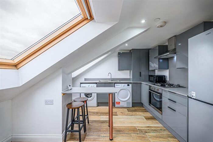 3 Bedroom Flat To Rent In Eslington Terrace, Jesmond, Newcastle Upon Tyne, NE2