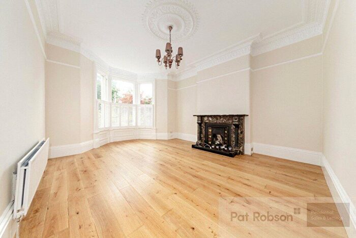 3 Bedroom Apartment To Rent In Eslington Terrace, Jesmond, Newcastle Upon Tyne, NE2