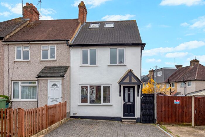 3 Bedroom End Of Terrace House For Sale In Beeches Road, Sutton, SM3