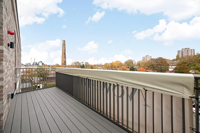 3 Bedroom Flat To Rent In Trinity Park, Woolwich, SE18