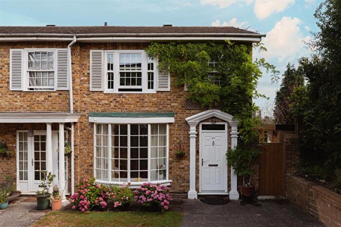 3 Bedroom House To Rent In Linkfield Street, Redhill - Furnished, RH1