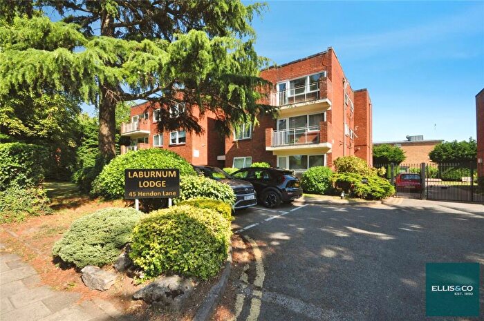 3 Bedroom Apartment For Sale In Hendon Lane, Finchley, N3