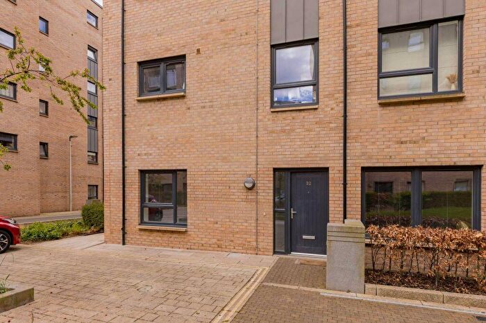 2 Bedroom Flat For Sale In Shrubhill Walk, Edinburgh, EH7