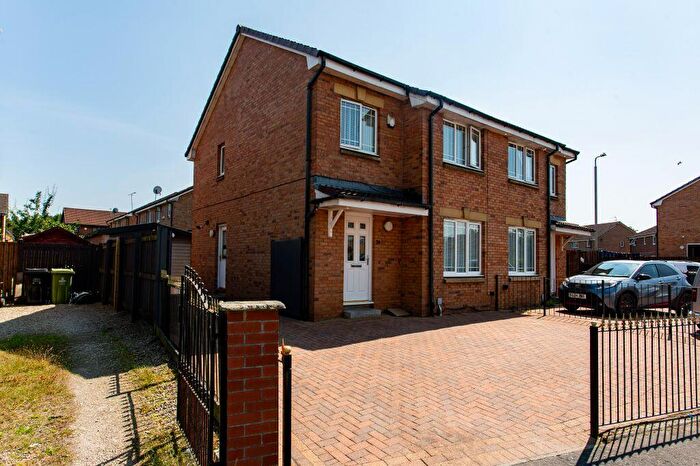 3 Bedroom Semi-Detached Villa For Sale In Calfhill Road, Glasgow, G53