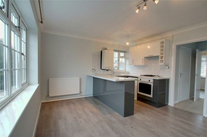 1 Bedroom Apartment To Rent In Chertsey, Surrey, KT16