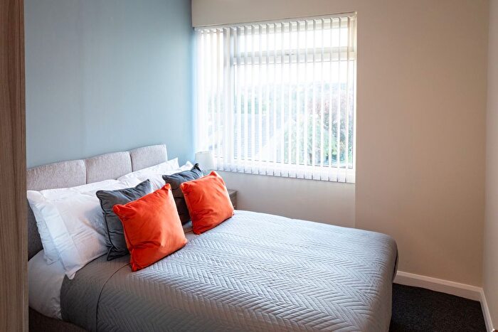 6 Bedroom Flat To Rent In Trendlewood Park, Bristol, BS16