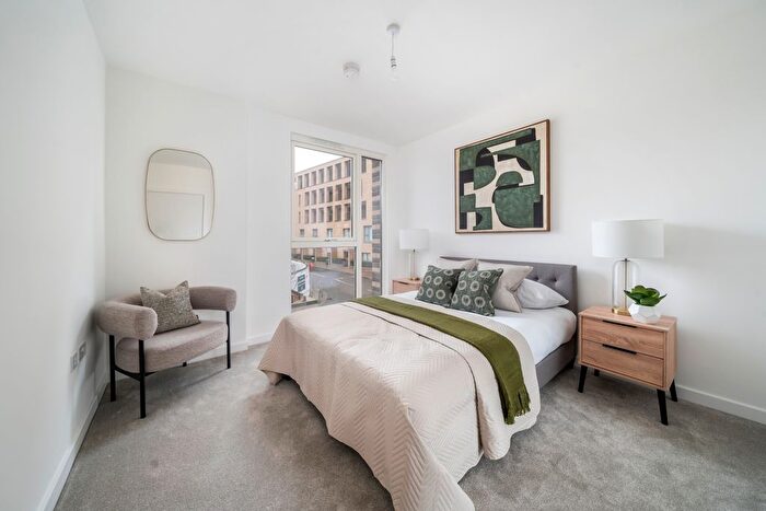 3 Bedroom Flat To Rent In Tern Apartments, Hendon Waterside, NW9