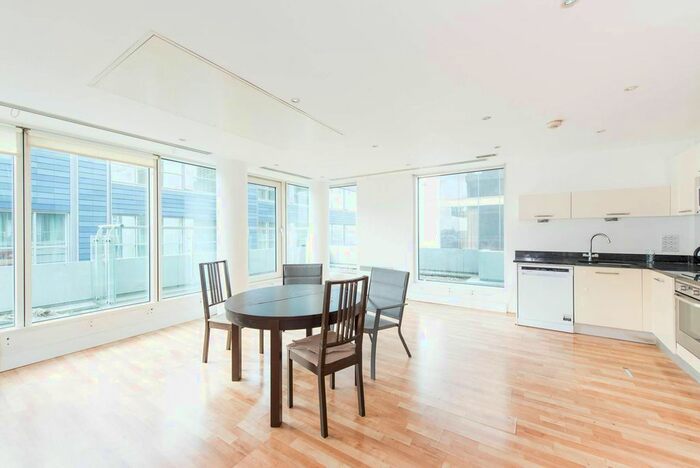 2 Bedroom Flat To Rent In Salamanca Square, Vauxhall, London, SE1