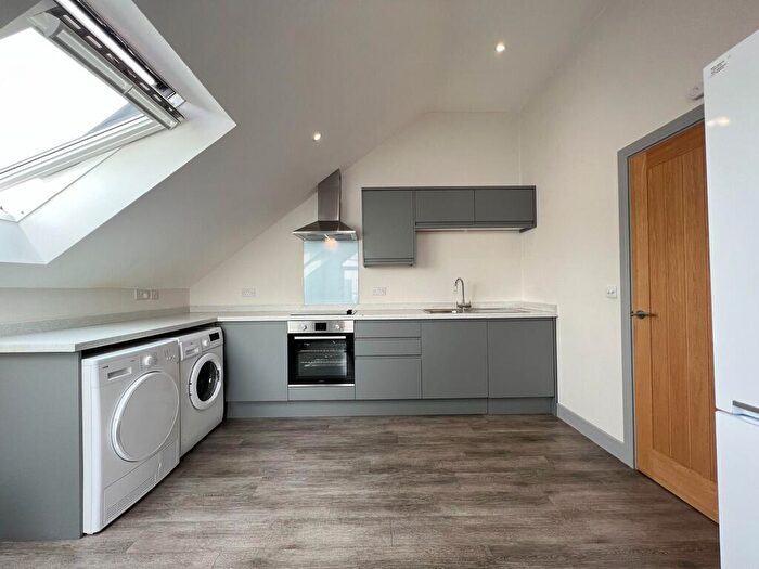 3 Bedroom Apartment To Rent In Flat, Stratford Road, NG2