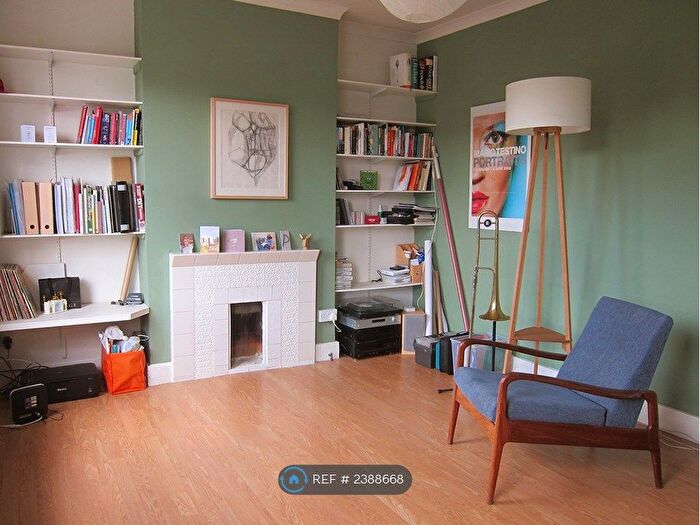 1 Bedroom Flat To Rent In Hollydale Road, London, SE15