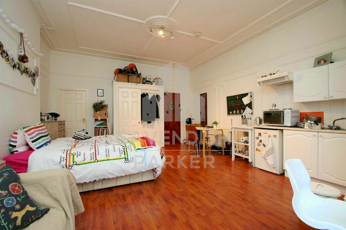 Studio To Rent In Manstone Road, Kilburn, London, NW2