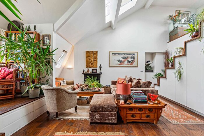 2 Bedroom Flat For Sale In Queens Mansions, London, W6