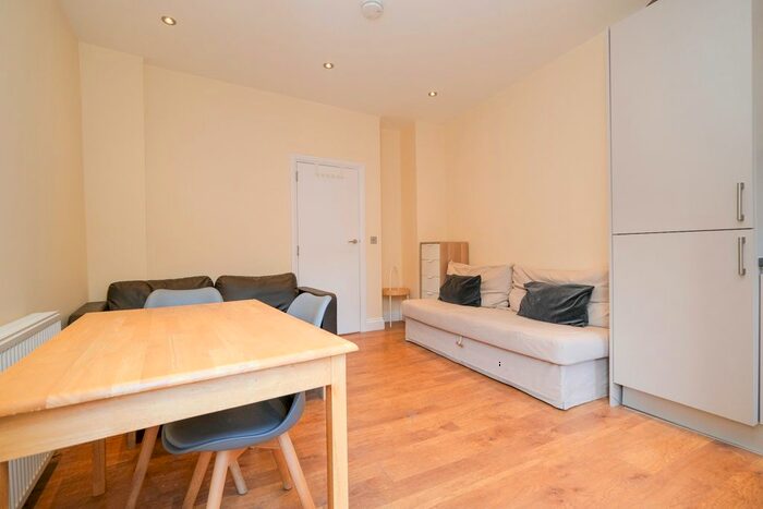 1 Bedroom Flat To Rent In Latimer Road, London, W10