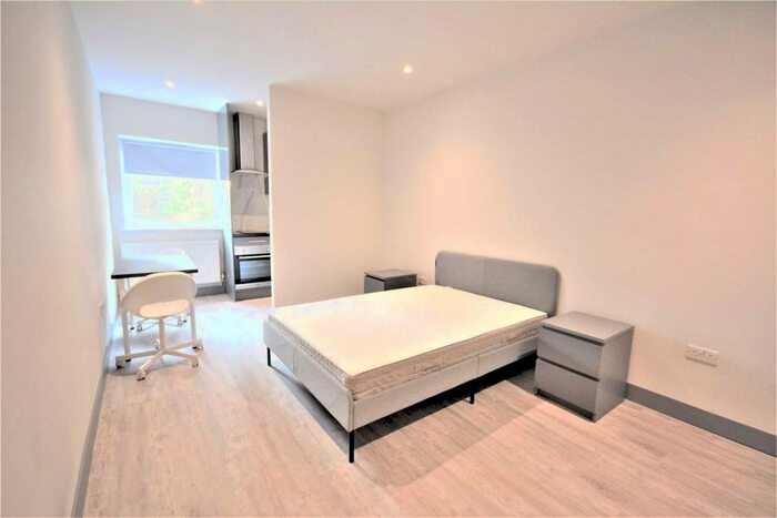 Studio To Rent In Colindale Avenue, London, NW9