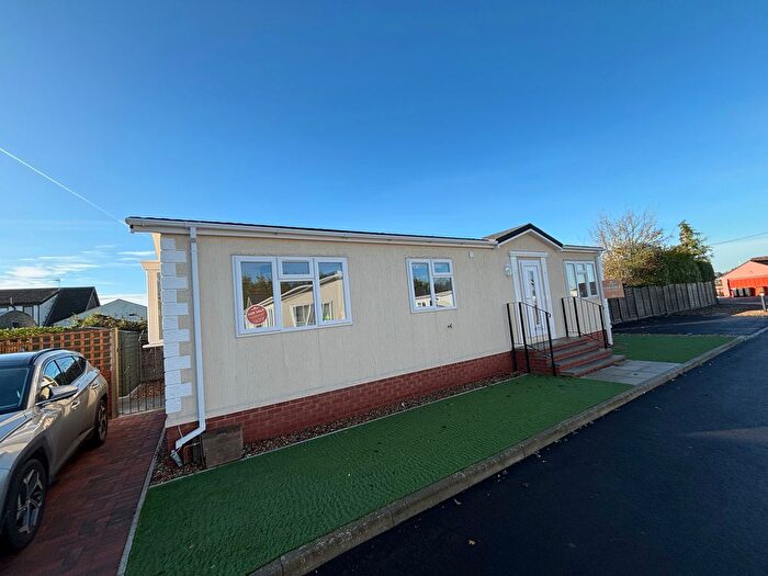 2 Bedroom Park Home For Sale In Wixfield Park, Great Bricett, IP7
