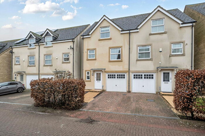 4 Bedroom Semi Detached House For Sale In Stone Close, Corsham, SN13