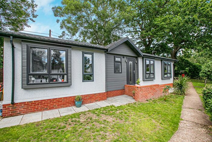 2 Bedroom Park Home For Sale In Fordbridge Park, Fordbridge Road, Sunbury-On-Thames, Surrey, TW16