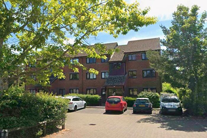 2 Bedroom Flat For Sale In Ringwood, BH24