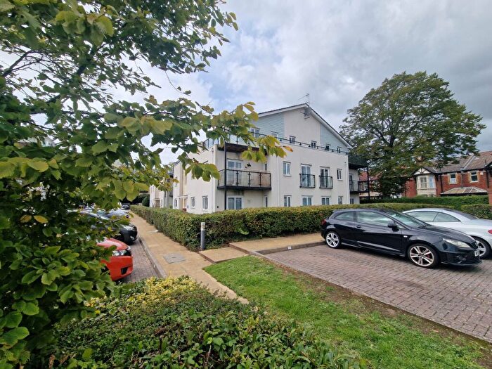 2 Bedroom Apartment To Rent In Gisors Road, Southsea, Hampshire, PO4