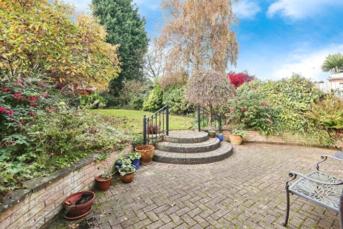 3 Bedroom Semi-Detached House For Sale In Woodford Avenue, Birmingham, B36