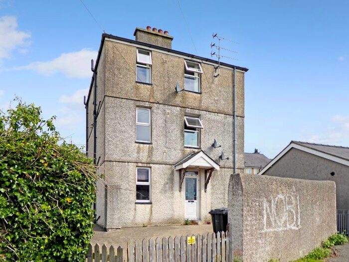 3 Bedroom Flat For Sale In Wellington Street, Llanerchymedd, LL71