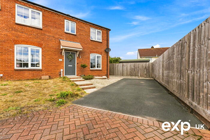 3 Bedroom Semi-Detached House For Sale In Linnet Drive, Rainworth, NG21