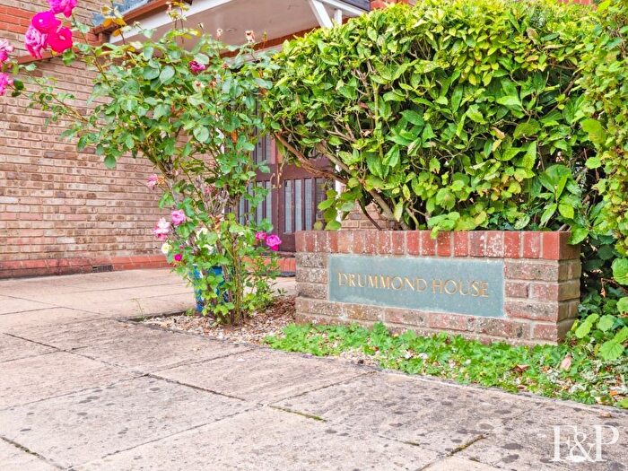 2 Bedroom Flat For Sale In Balmoral Gardens, Windsor, SL4