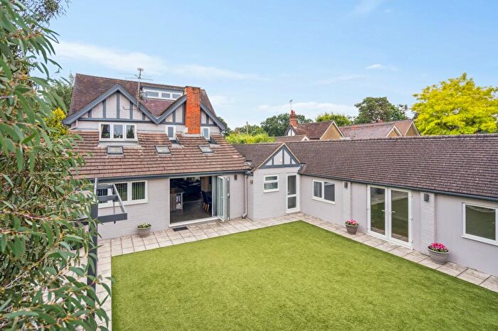 4 Bedroom Detached House For Sale In Beaconsfield Road, Farnham Common, Slough, SL2