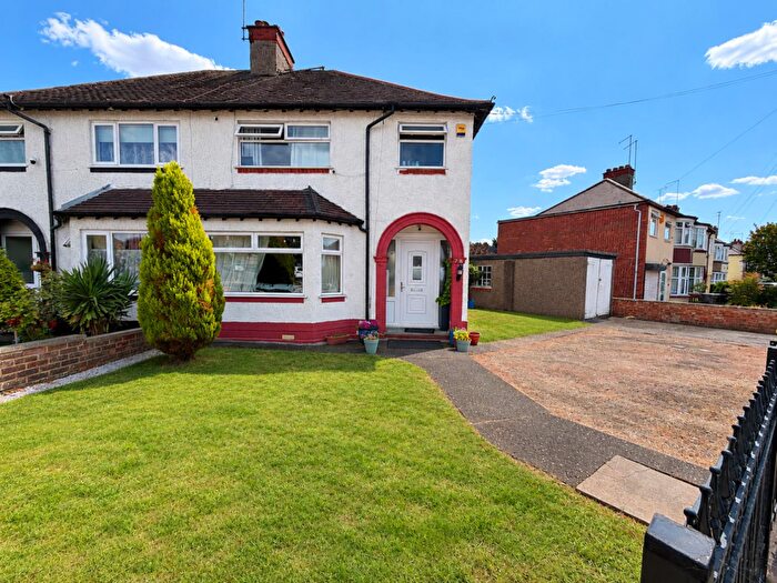 3 Bedroom Semi-Detached House For Sale In The Headlands, Northampton, NN3