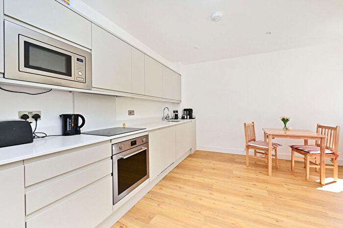 2 Bedroom Flat To Rent In Farnborough Road, Farnborough, GU14