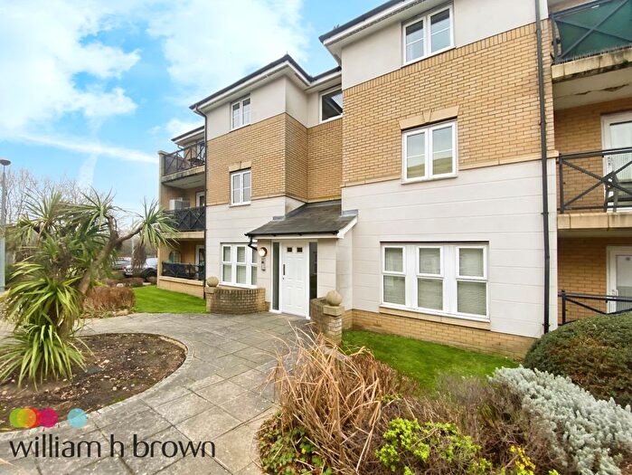 2 Bedroom Flat To Rent In Bell Close, Laindon, Basildon, SS15