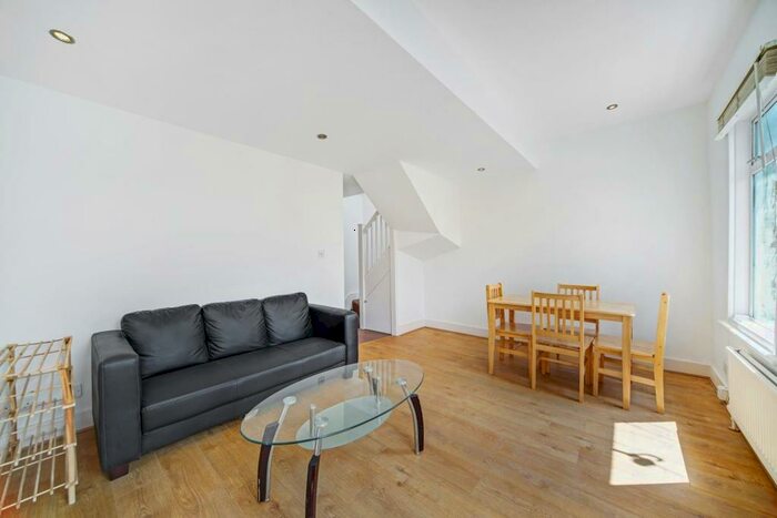 2 Bedroom Flat To Rent In Napier Road, Kensal Green, London, NW10
