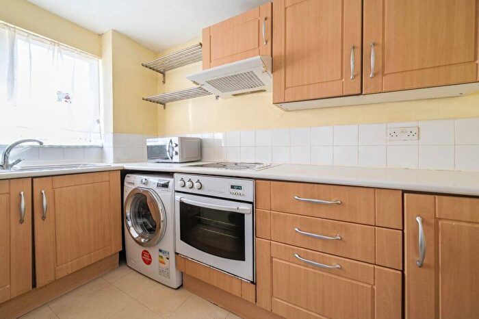 1 Bedroom Apartment For Sale In Gartons Close, Enfield, London, EN3