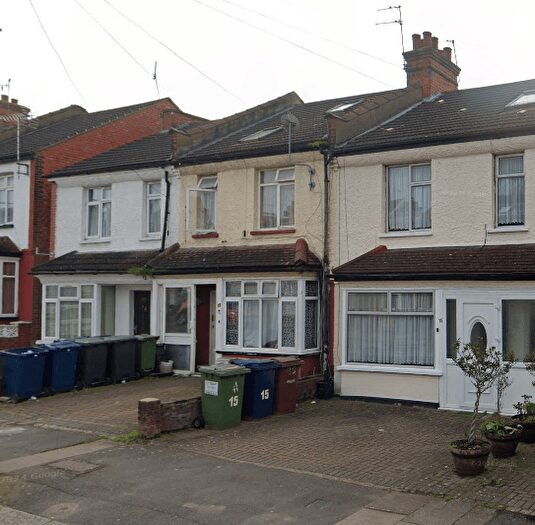 2 Bedroom Flat To Rent In Whitby Road, Harrow, HA2