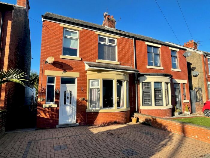 Houses for sale & to rent in FY4 3HA, Loftos Avenue, Hawes Side Blackpool