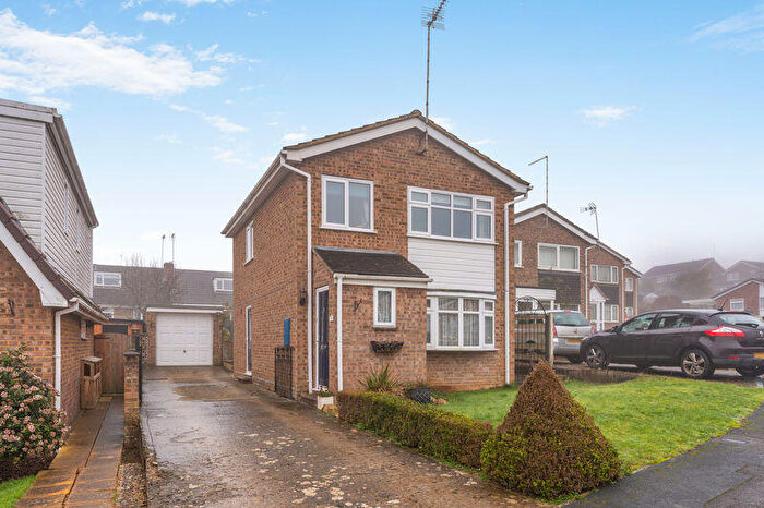 3 Bedroom Detached House For Sale In Meadow View, Banbury, OX16