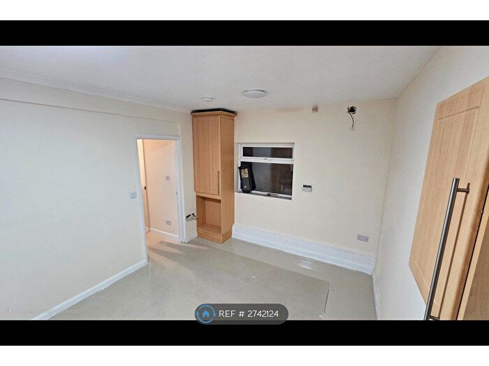 1 Bedroom Flat To Rent In Eton Road, Hayes, UB3