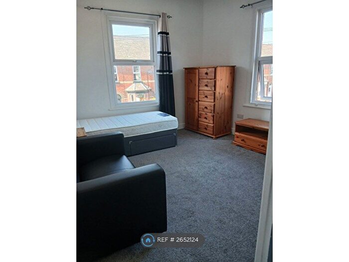 Studio To Rent In Cross Street, Wrexham, LL11