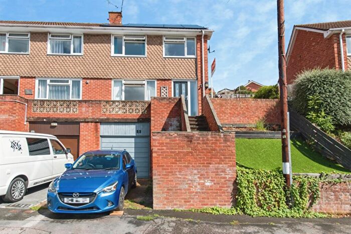 3 Bedroom End Of Terrace House For Sale In Iolanthe Drive, Exeter, EX4