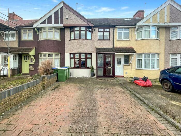 Houses for sale in Cornwall Avenue, Welling, DA16