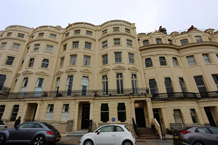 2 Bedroom Flat To Rent In Brunswick Square, Hove, BN3