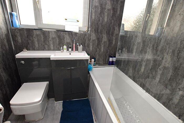 2 Bedroom End Of Terrace House For Sale In Linnhe Crescent, Wishaw, ML2