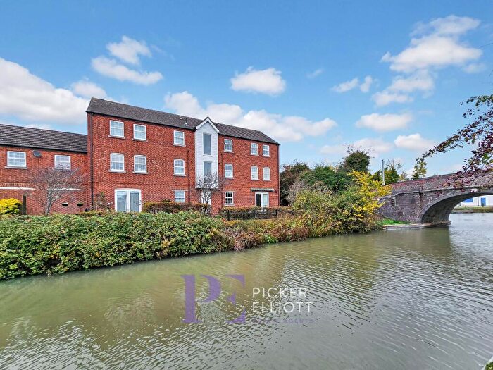 2 Bedroom Flat For Sale In Whitworth Avenue, Hinckley, LE10