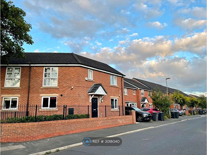 3 Bedroom Semi Detached House To Rent In Acre Lane, Oldham, OL1