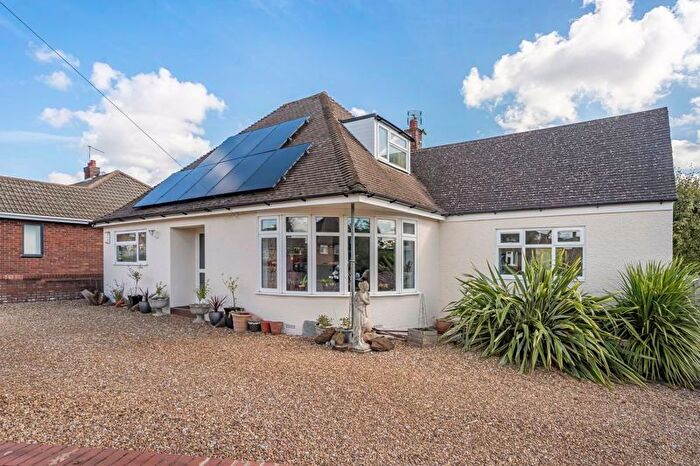 4 Bedroom Detached Bungalow For Sale In Shenley Road, Bletchley, Milton Keynes, MK3