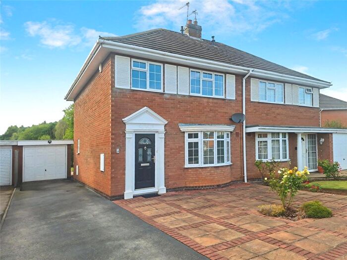 3 Bedroom Semi-Detached House For Sale In Bladon Close, Nuneaton, Warwickshire, CV11